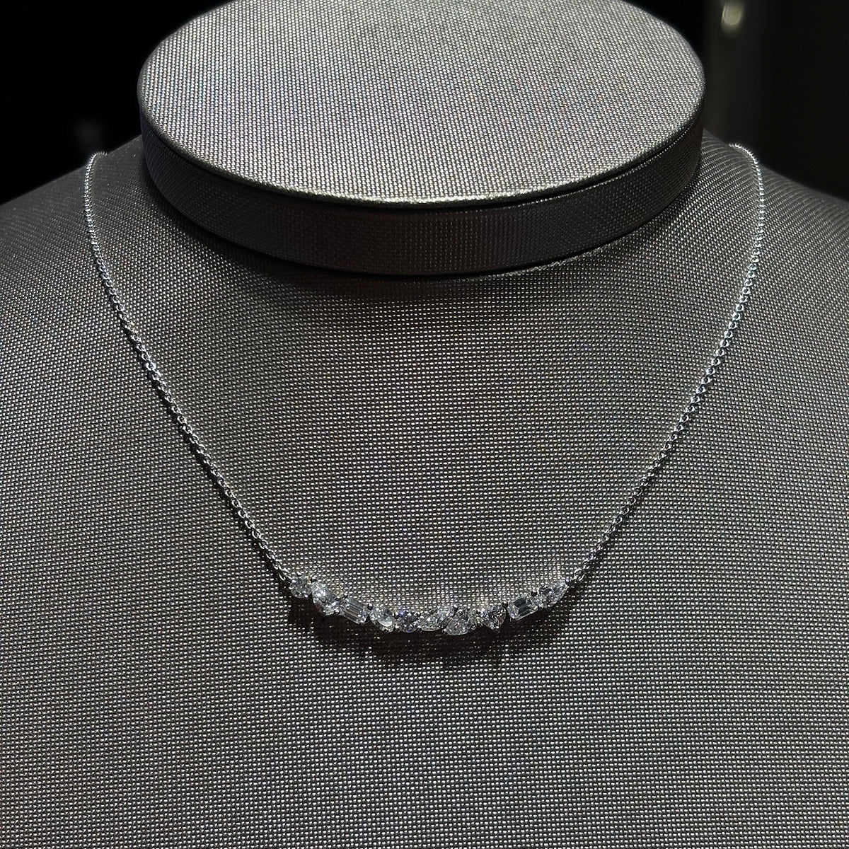 Girocollo con barretta di diamanti multitaglio