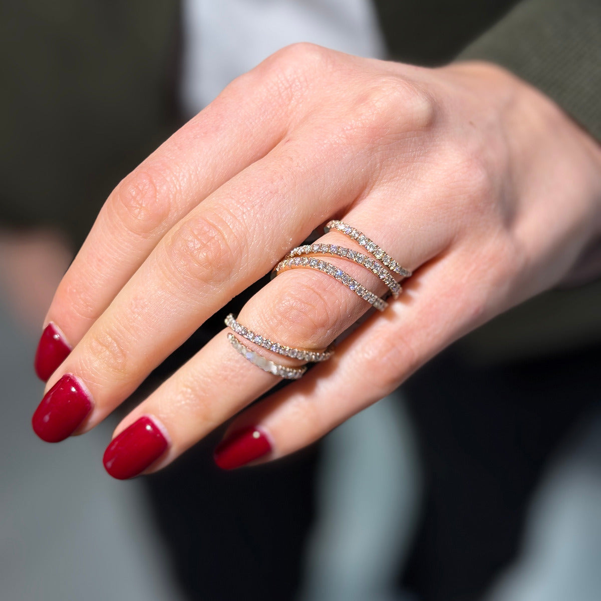 Anello Snodato Vortice Diamanti Bianchi