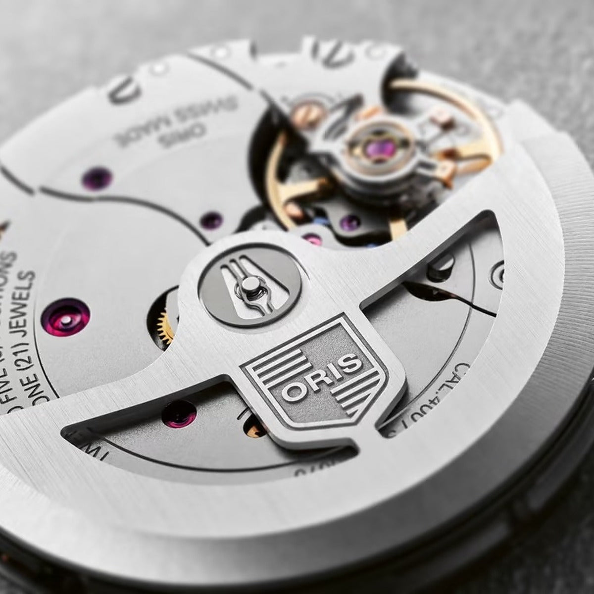 Aquis Date Calibre 400