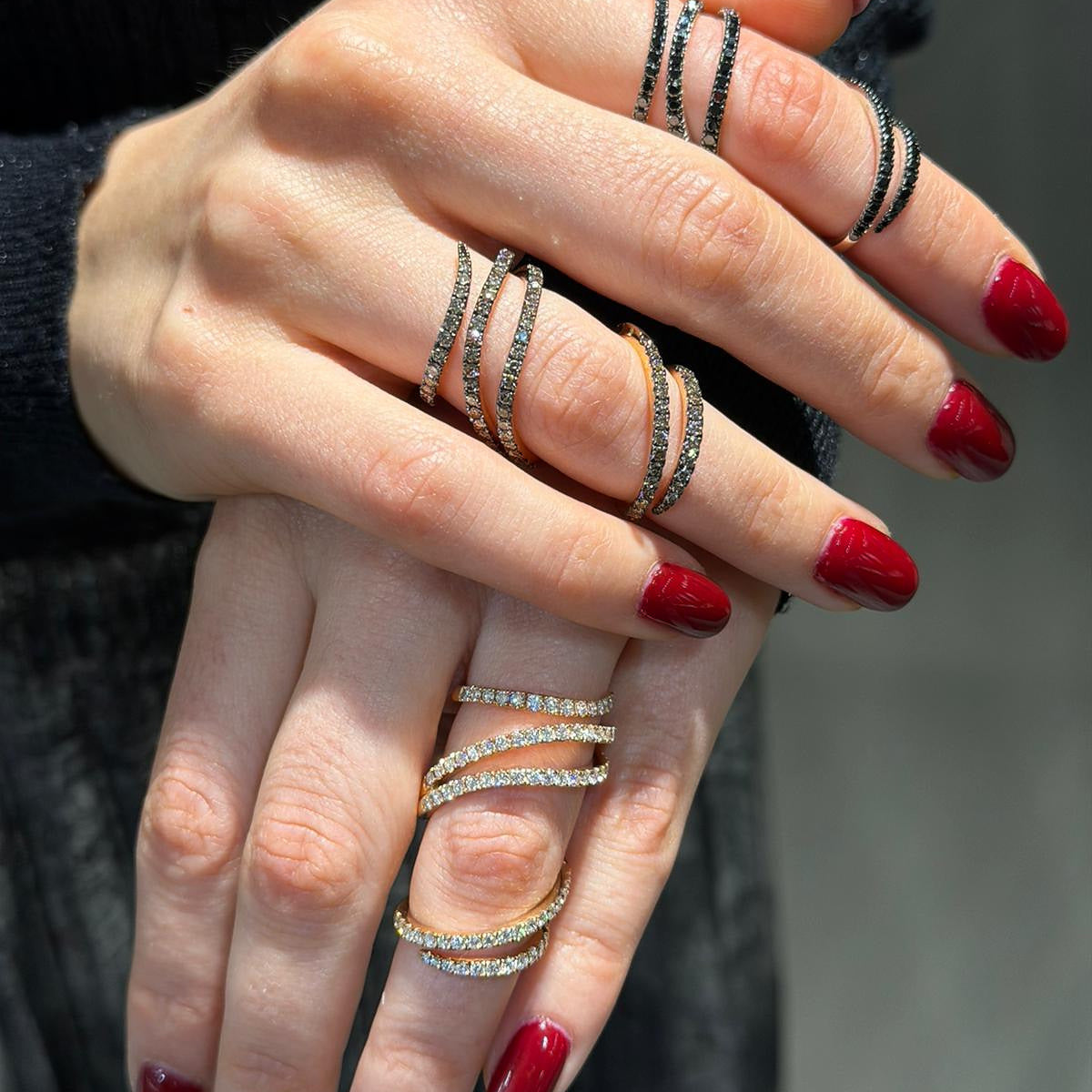 Anello Snodato Vortice Diamanti Bianchi