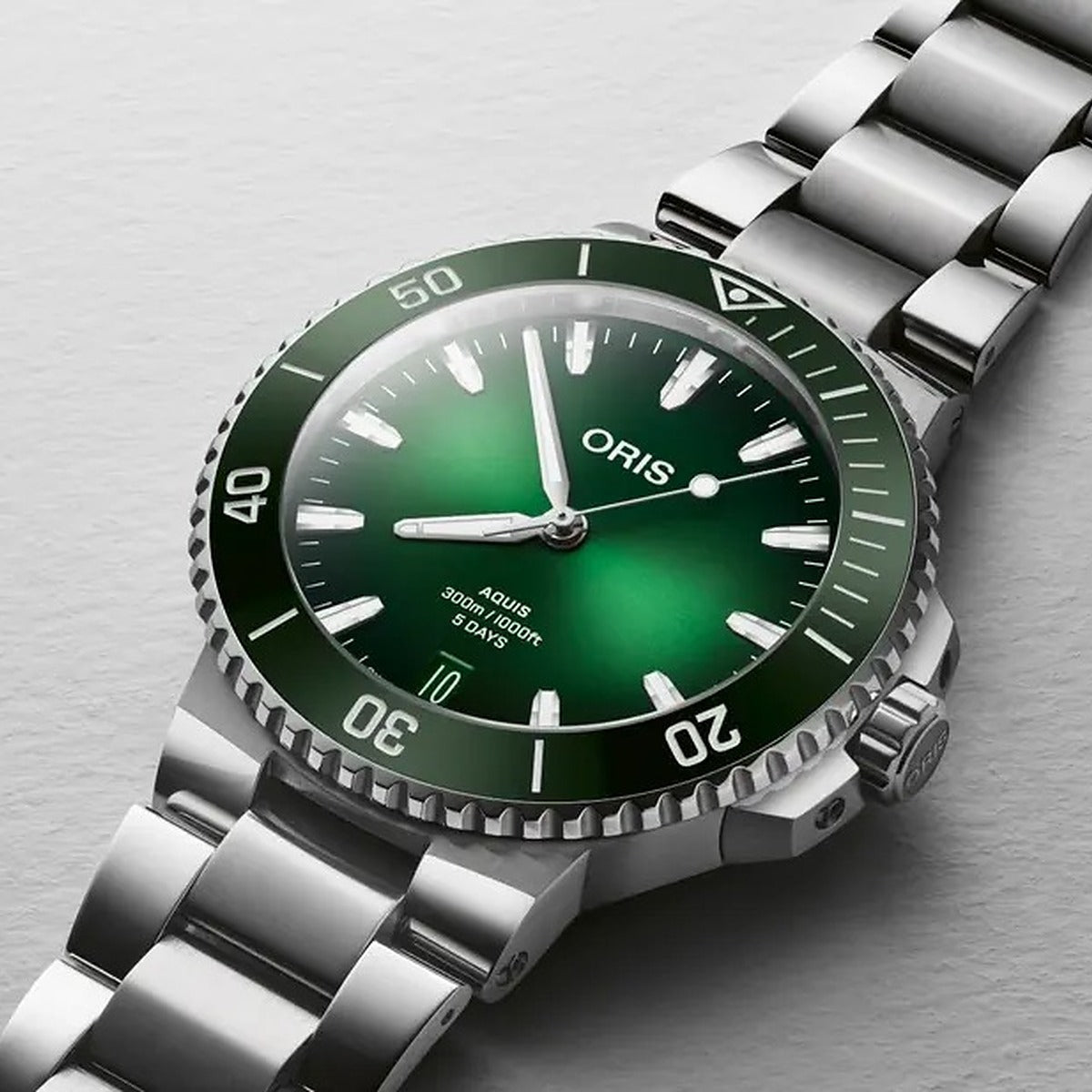 Aquis Date Calibre 400