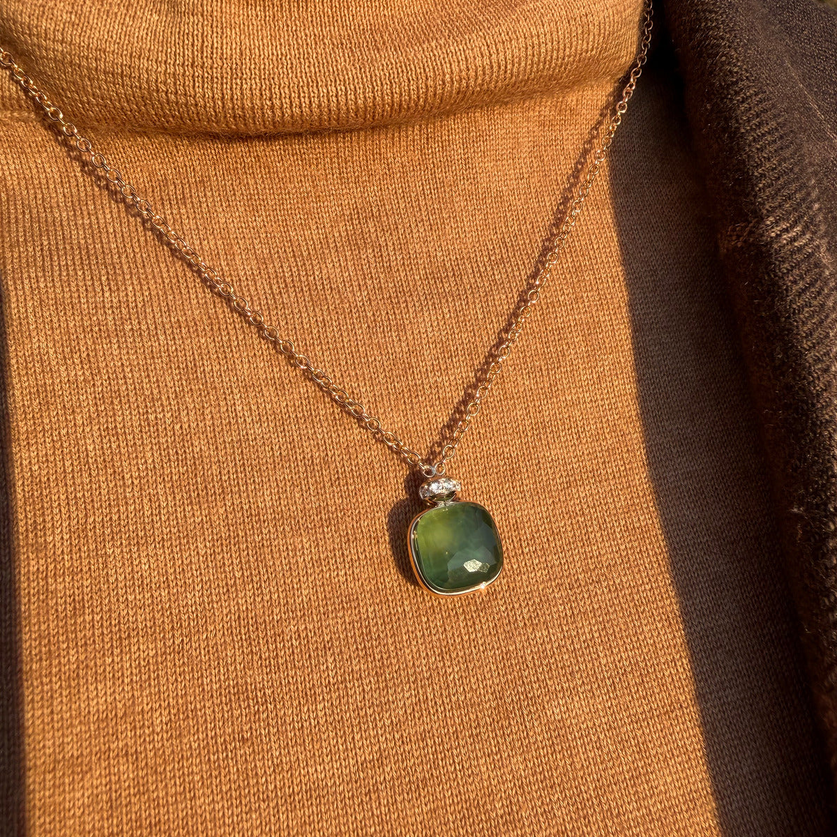 Collier à pois pompons en nacre blanche et grise