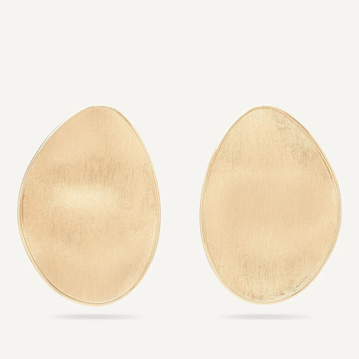 Orecchini a lobo in oro giallo modello grande